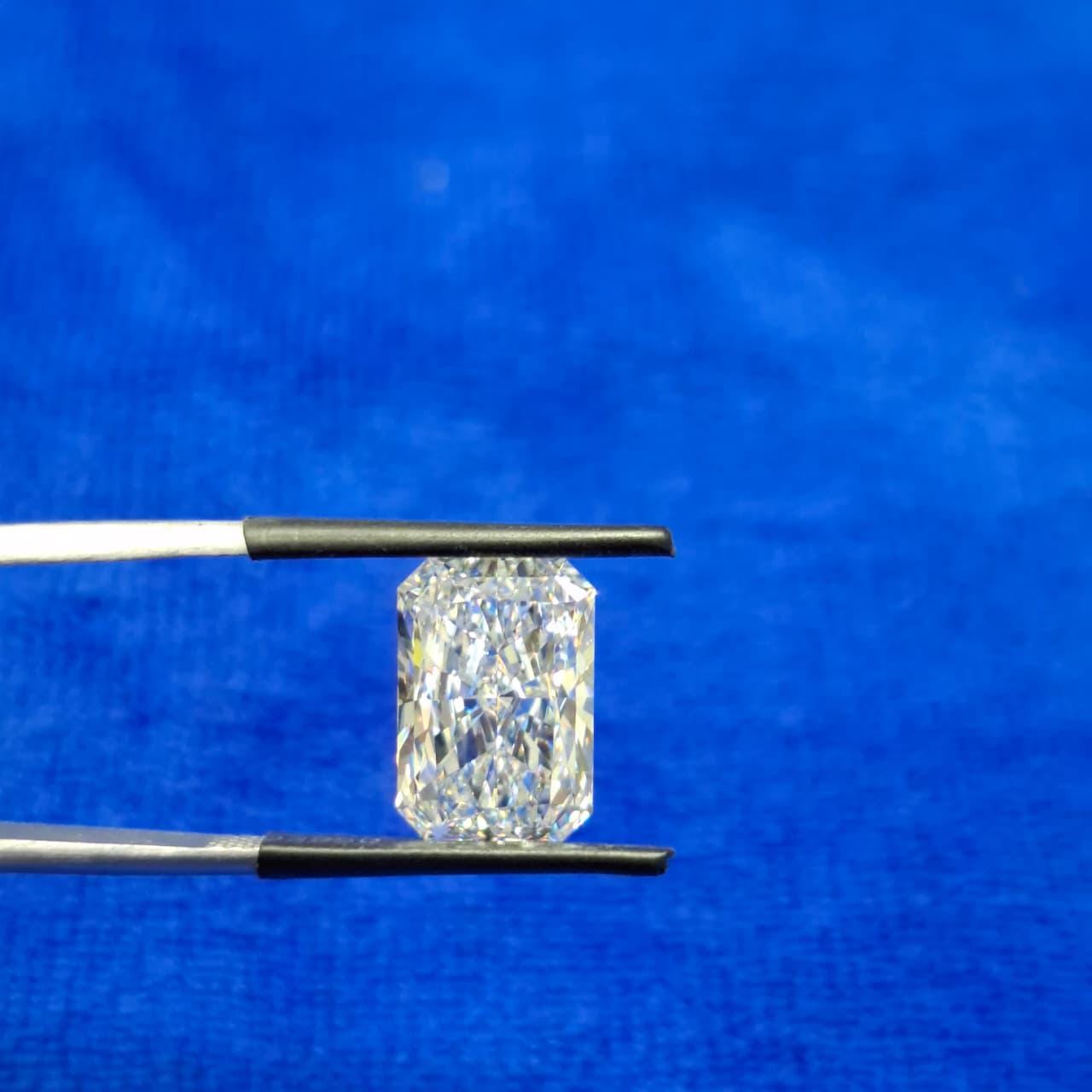 2.03 CT Radiant Cut Lab Grown Diamond: EF/VS Loose Diamond