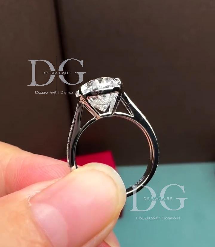 IGI Certified 5.00 Carat Oval Lab Grown Diamond Engagement Ring: Hidden Halo Split Shank