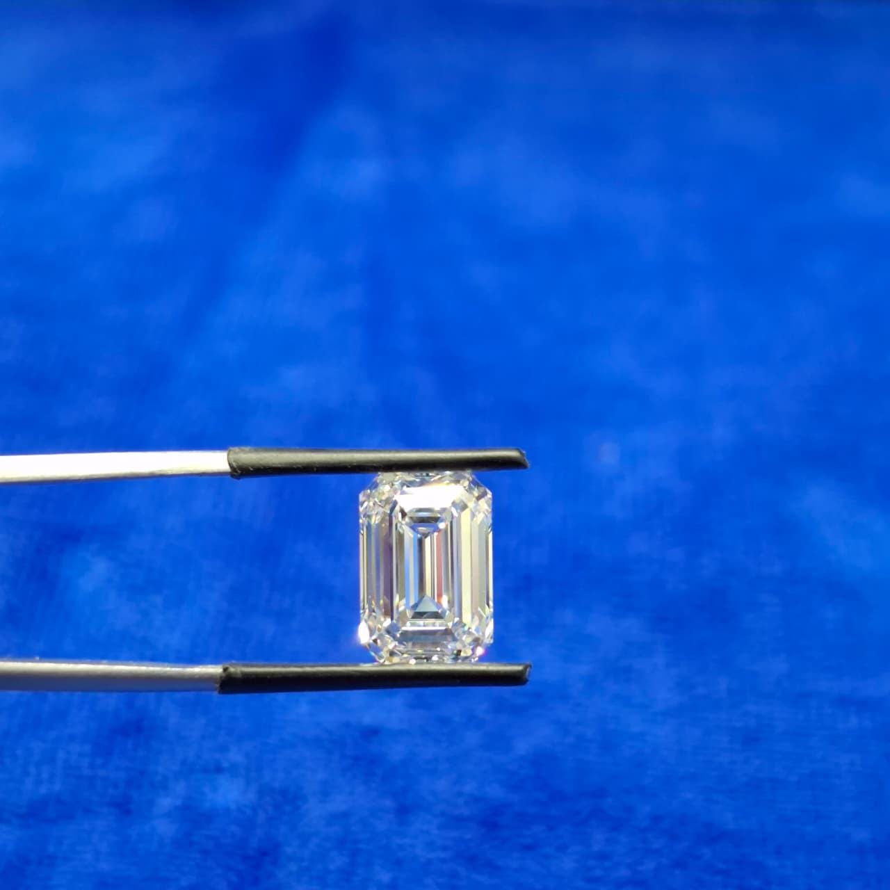 4.60 CT Emerald Cut Lab Grown Diamond: E/VS IGI Certified