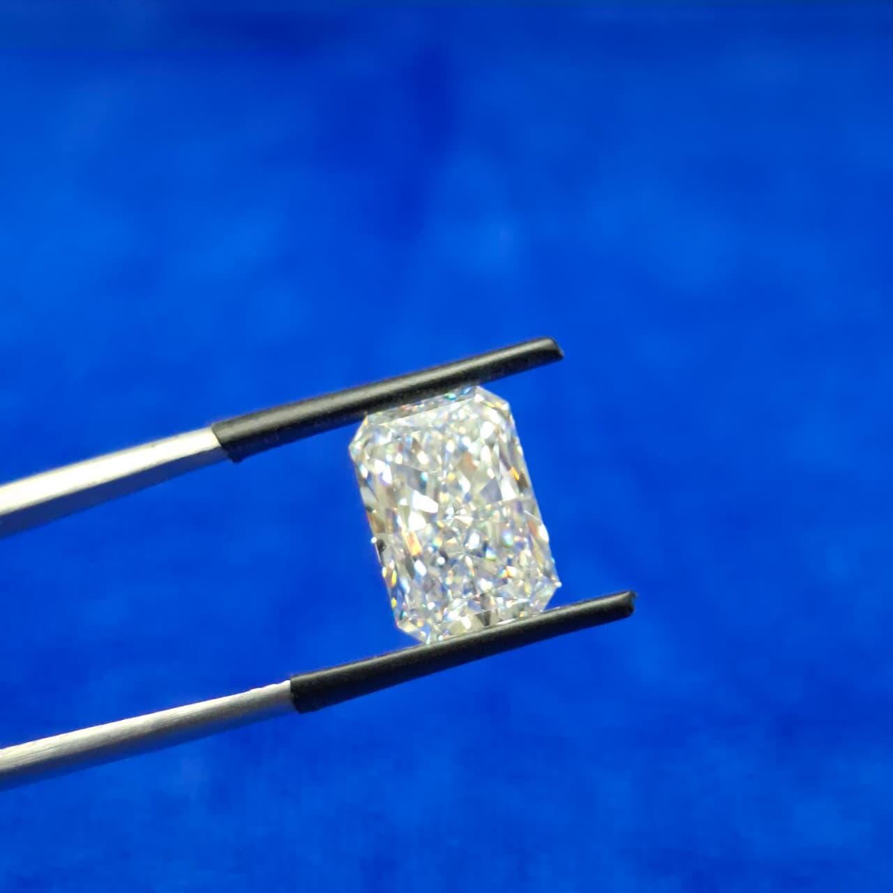 2.03 CT Radiant Cut Lab Grown Diamond: EF/VS Loose Diamond