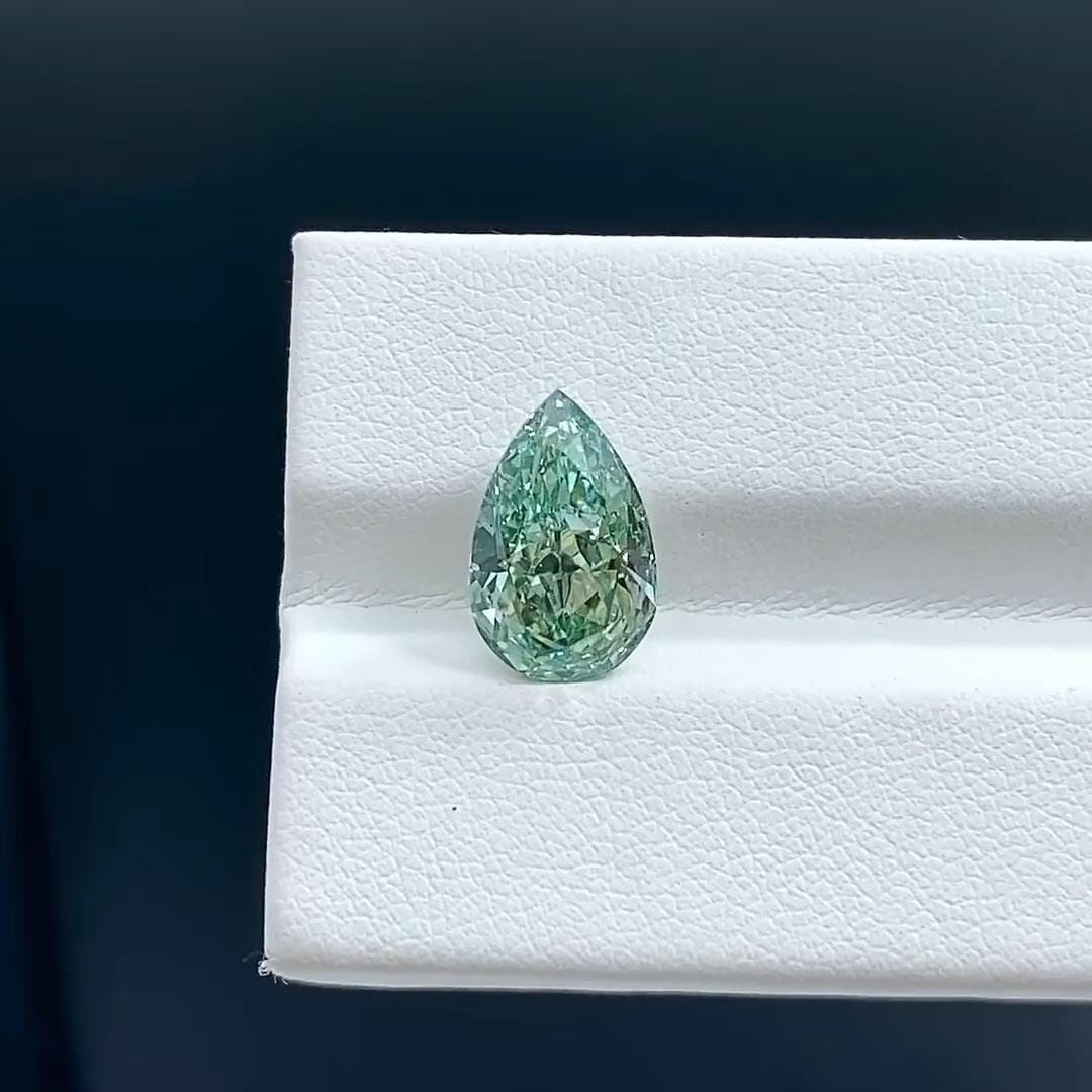 2.00 ct Pear Lab Grown Diamond: Fancy Vivid Green VS1, IGI Certified