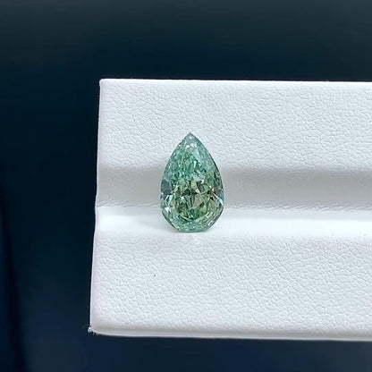 2.00 ct Pear Lab Grown Diamond: Fancy Vivid Green VS1, IGI Certified