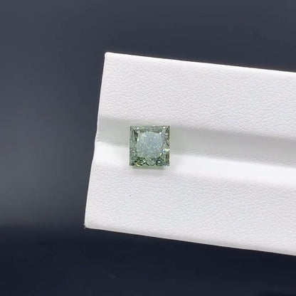 1.05ct princess Lab Grown Diamond: Fancy Vivid Green VS1, IGI Certified