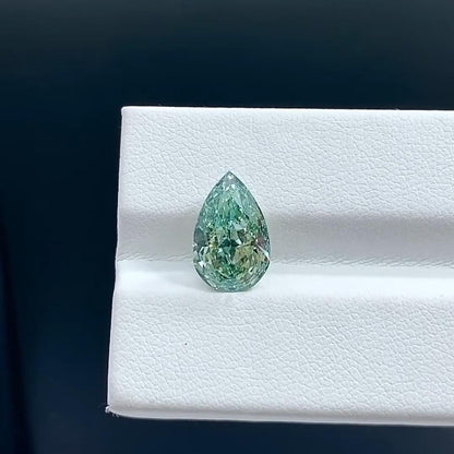 2.00 ct Pear Lab Grown Diamond: Fancy Vivid Green VS1, IGI Certified