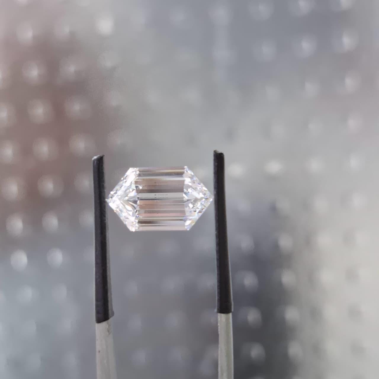 Long Hexagonal 3.05ct E VS1, Loose Lab Grown Diamond – IGI Certified