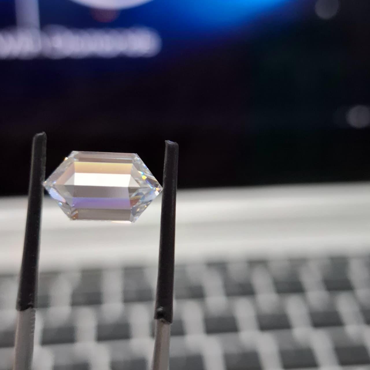 Long Hexagonal 3.05ct E VS1, Loose Lab Grown Diamond – IGI Certified