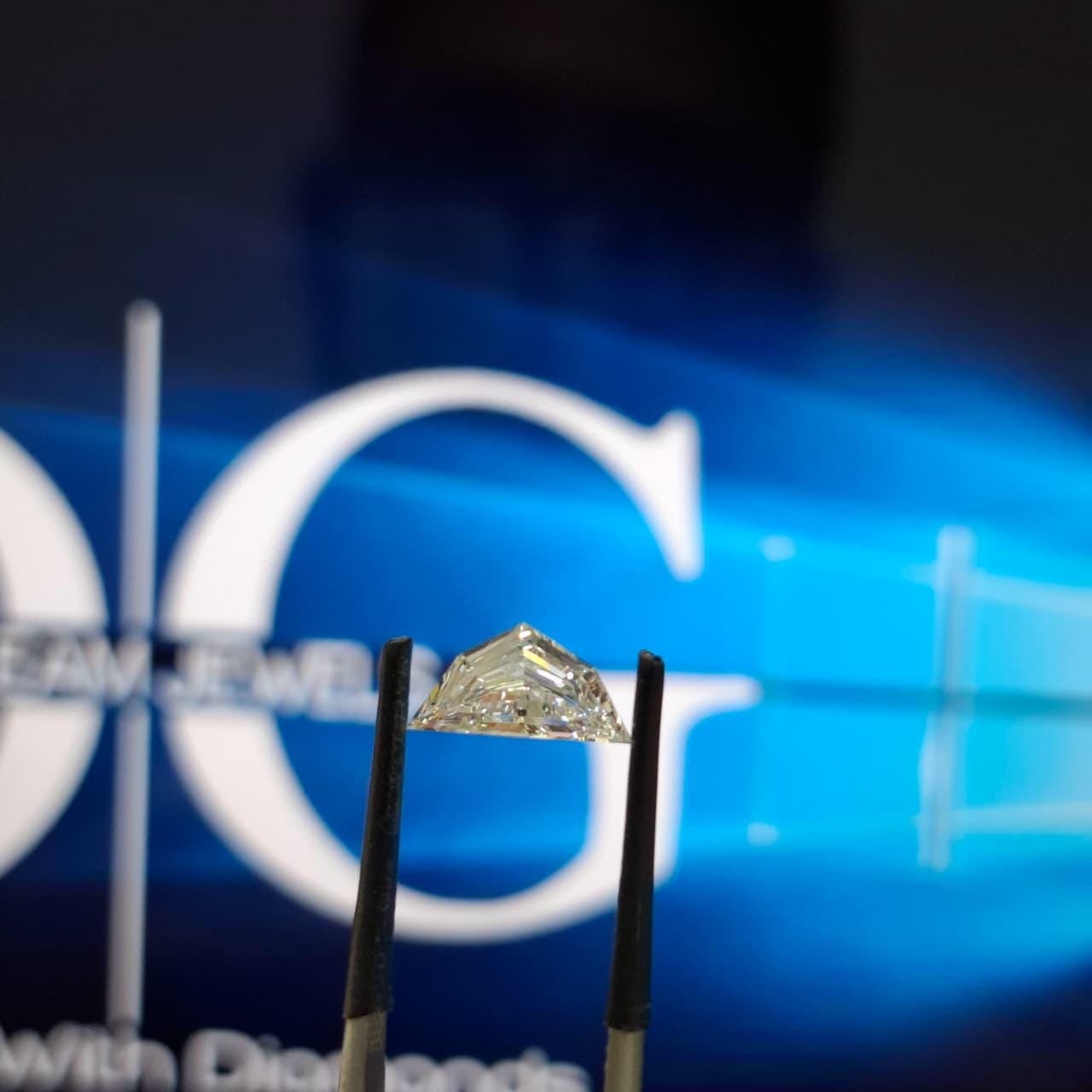 Cadillac Step Cut 2.06ct D VS1 Lab Grown Diamond: Loose Stone for Ring